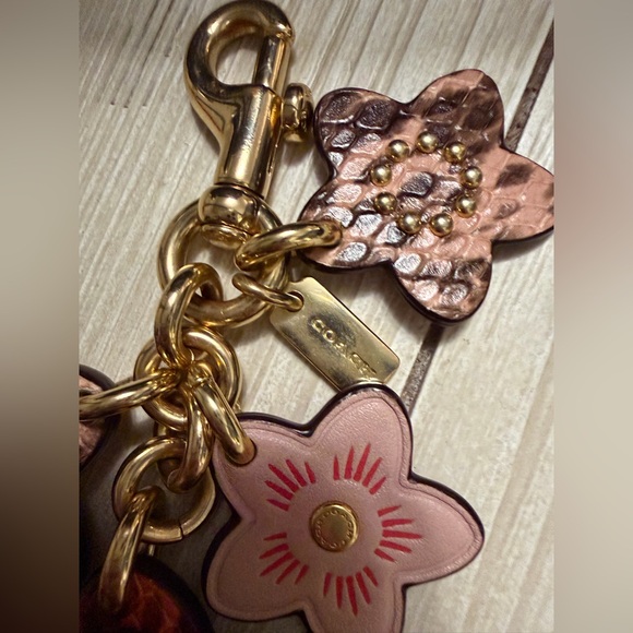 Coach pink tea rose floral keychain charm - Picture 2 of 4